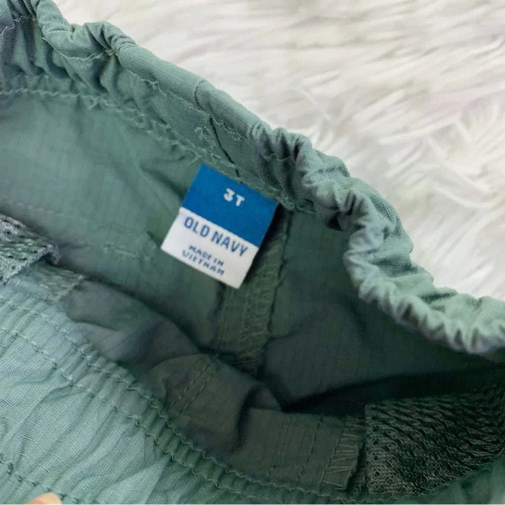 Old Navy Sage Green nylon Cargo Shorts‎